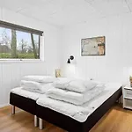 Spacious Retreat For 20 - By Traum