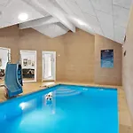 Spacious Retreat For 20 - By Traum 헨느스트랜드