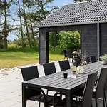 Spacious Retreat For 20 - By Traum 펜션 헨느스트랜드