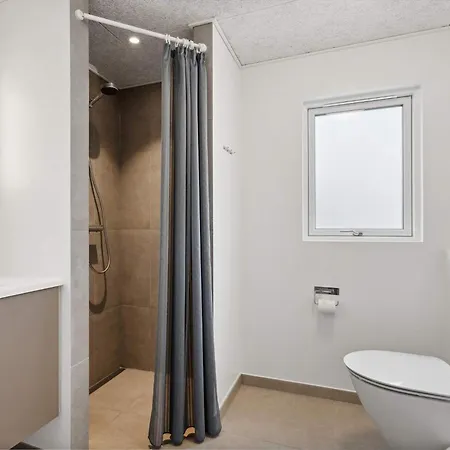 Spacious Retreat For 20 - By Traum *