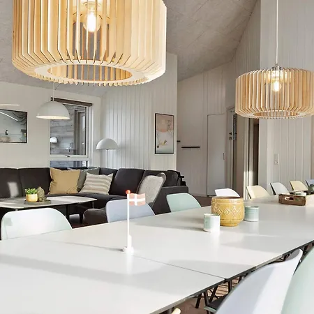 Spacious Retreat For 20 - By Traum *