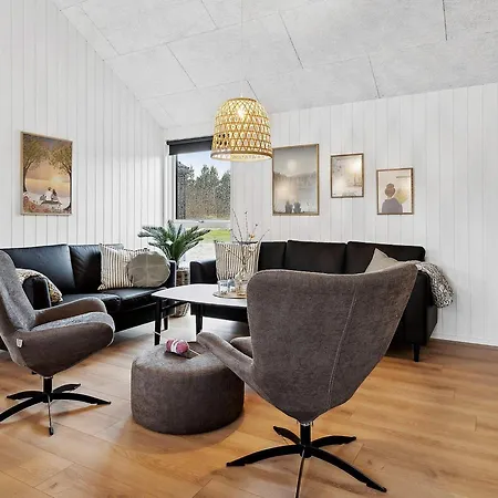 Spacious Retreat For 20 - By Traum * Henne Strand