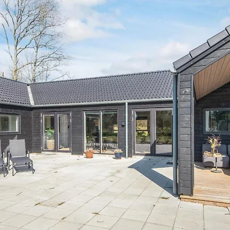 Spacious Retreat For 20 - By Traum 亨讷斯特兰德