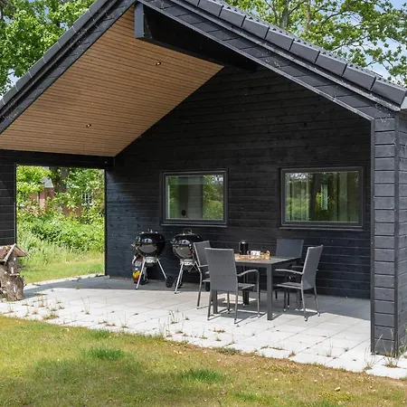 Spacious Retreat For 20 - By Traum