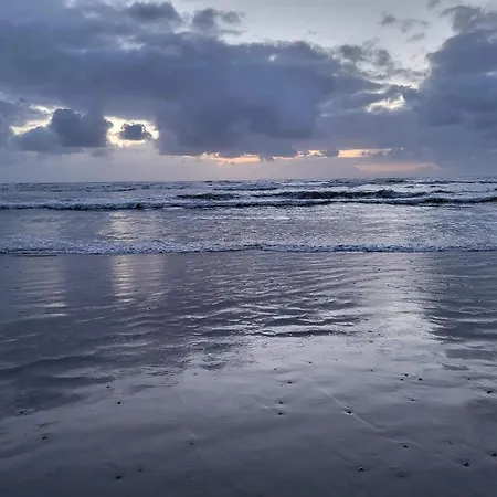 Spacious Retreat For 20 - By Traum Hébergement de vacances Henne Strand