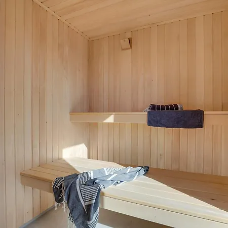 Spacious Retreat For 20 - By Traum * Henne Strand