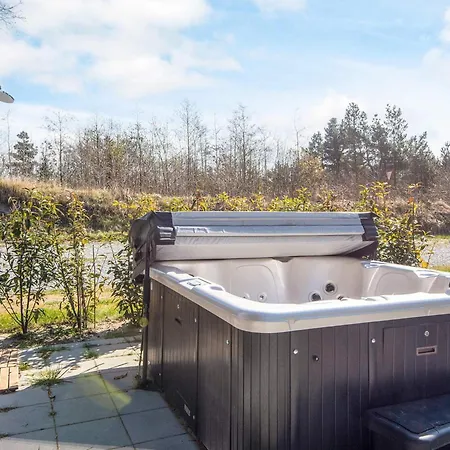 Spacious Retreat For 20 - By Traum Casa vacanze Henne Strand