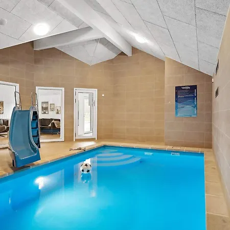 Spacious Retreat For 20 - By Traum Casa vacanze Henne Strand