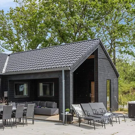Spacious Retreat For 20 - By Traum Casa vacanze